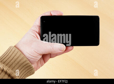 Hand holding smart phone Banque D'Images