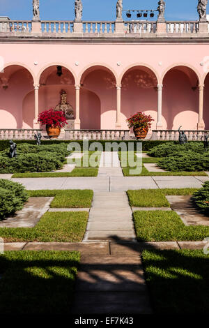 Les jardins aménagés géométriquement formelles dans le centre de la Ringling Museum of Art de Sarasota FL Banque D'Images