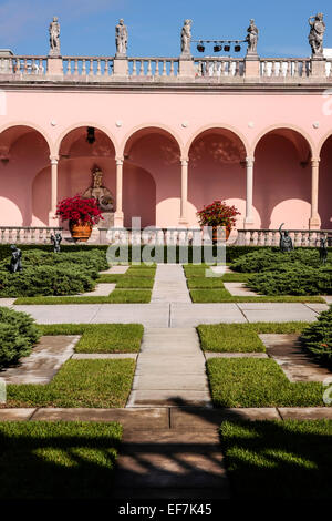 Les jardins aménagés géométriquement formelles dans le centre de la Ringling Museum of Art de Sarasota FL Banque D'Images