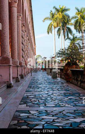La cour de style italien dans le chemin de Ringling Museum of Art jardins en Sarasota FL Banque D'Images