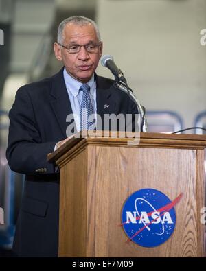 L'administrateur de la NASA Charlie Bolden répond aux médias sur la coopération de l'espace commercial au Johnson Space Center le 26 janvier 2015 à Houston, Texas. Banque D'Images