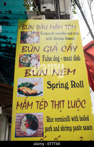 Restaurant menu avec de faux la viande de chien en vente a Hanoi Vietnam Banque D'Images