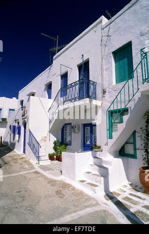 Grèce, îles Cyclades, Milos, Plaka, maisons typiques Banque D'Images