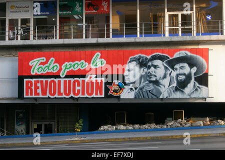 Doté d''Billboard Julio Antonio Mella, Camilo Cienfuegos et Che Guevara, La Havane, Cuba Banque D'Images
