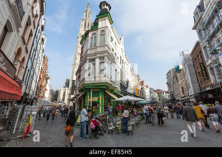 Intersection entre Oude Koornmarkt et Handschoenmarkt avec Cathédrale Notre-Dame d'Anvers, Banque D'Images