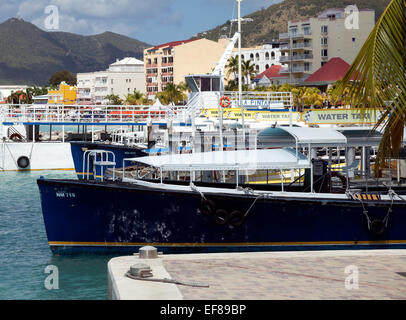 Les bateaux-taxis amarré au port de Philipsburg, Saint Maartin Banque D'Images