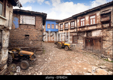 Une vue sur la rue de 700 ans village Ottoman. La texture historique du village a été bien protégée. Le village reconnu comme site du patrimoine mondial de l'Unesco Banque D'Images
