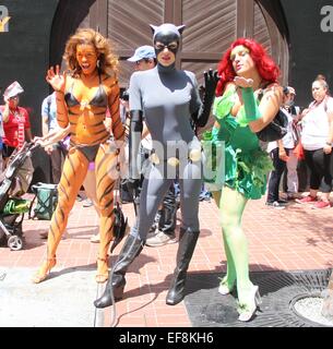 Adrianne Curry porte un costume de femme chat tout en dehors et environ à San Diego Comic Con 2014 comprend : Adrianne Curry Où : San Diego, California, United States Quand : 26 Juil 2014 Banque D'Images