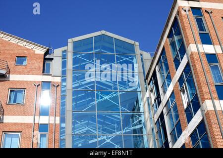 Tourné à l'extérieur des bâtiments du centre-ville de Leeds Banque D'Images