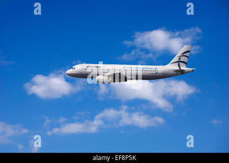 SX-DGD Aegean Airlines Airbus A320-232 en vol Banque D'Images