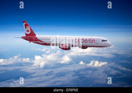 D'ALSA-Air Berlin Airbus A321-211 en vol au-dessus des nuages Banque D'Images