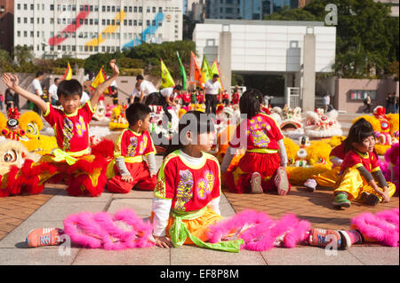 Hong Kong 2015 - Garçons Filles expositions préparation pour le nouvel an chinois Banque D'Images