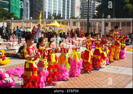 Hong Kong 2015 - Garçons Filles expositions préparation pour le nouvel an chinois Banque D'Images