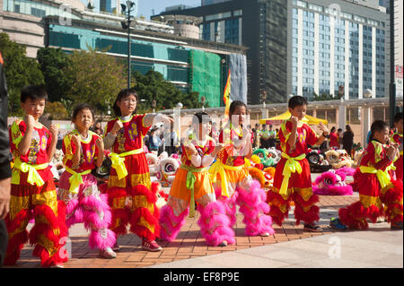 Hong Kong 2015 - Garçons Filles expositions préparation pour le nouvel an chinois Banque D'Images