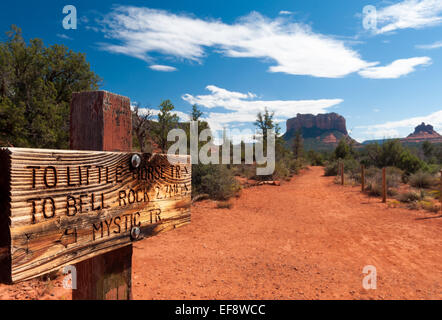 USA, Arizona, Yavapai Comté, signe sur chemin de randonnée près de Sedona Banque D'Images