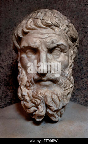 Buste de portrait en marbre romain antique du philosophe grec Epicure, fondateur de l'épicurisme, IIe siècle après JC, musées du Vatican, Cité du Vatican, Rome Banque D'Images