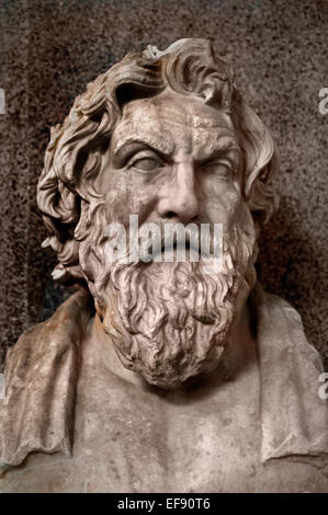 Buste de portrait en marbre romain antique du philosophe grec Antisthène, un disciple de Socrate et fondateur du cynisme musées du Vatican à Rome, Italie Banque D'Images