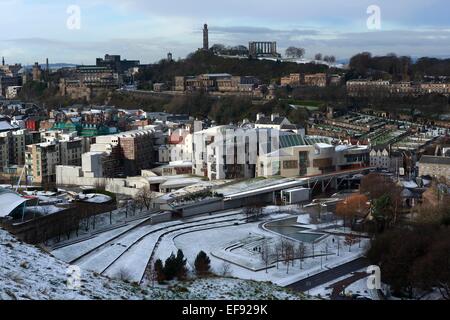 Edinburgh, Royaume-Uni. 29 janvier, 2015. Météo Édimbourg une vue générale de Arthur's seat à la Scottish parlemen. La température sont 0 degrés avec une belle journée ensoleillée 29/01/2015. Credit : Pako Mera/Alamy Live News Banque D'Images