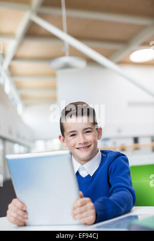 Portrait of smiling businesswoman with tablet pc Banque D'Images