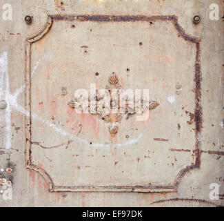 Ancien fragment porte de métal rouillé Banque D'Images