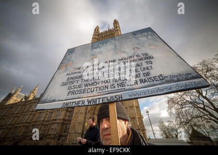 Londres, Royaume-Uni. 29 janvier, 2015. Protestation contre le retard de l'enquête de l'Iraq à l'extérieur de Westminster Crédit : Guy Josse/Alamy Live News Banque D'Images