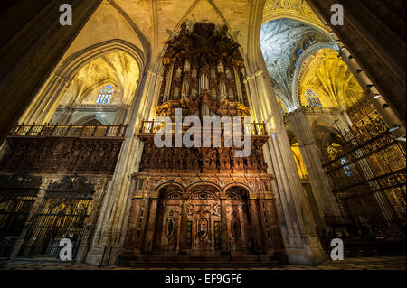 Dans l'orgue de la Cathédrale de Séville, Espagne. Banque D'Images