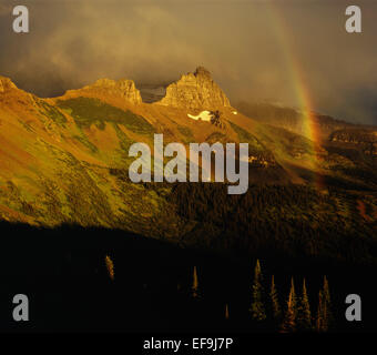 Sur le mur du jardin arc-en-ciel au coucher du soleil à partir de Granite Park,Glacier National Park, Montana, USA Banque D'Images