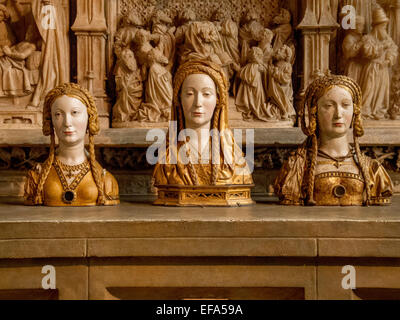 Bustes reliquaire représentant les compagnons de Saint Ursula à partir de 1520 AD sont exposés au Cloisters Museum de Fort Tryon Park, New York City. Un reliquaire est un conteneur forrelics. Banque D'Images
