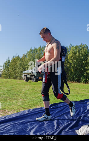 Parachutistes - 2014. Parachutiste sur aérodrome. Banque D'Images