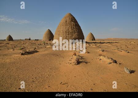 Les mausolées de dôme, appelé Qubbas, Old Dongola, Nord, la Nubie, Soudan Banque D'Images