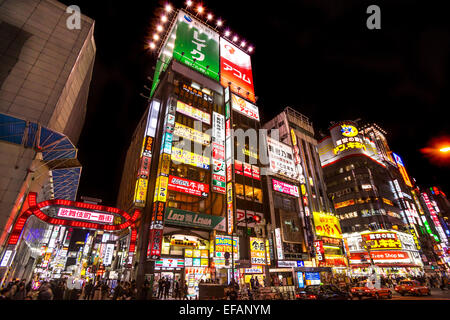 TOKYO - Le 13 novembre : des panneaux dans le théâtre Kabuki-cho Shinjuku Novembre 13, 2014 district de Tokyo, JP. La région est un nightlife distri Banque D'Images