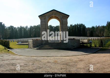 Le cimetière de guerre Becklingen est un cimetière militaire, qui a été construit sous la direction de la Commission des sépultures de guerre du Commonwealth et est sous surveillance. Ce cimetière est situé près du village de Wietzendorf Bockel dans le district nord de Becklingen directl Banque D'Images