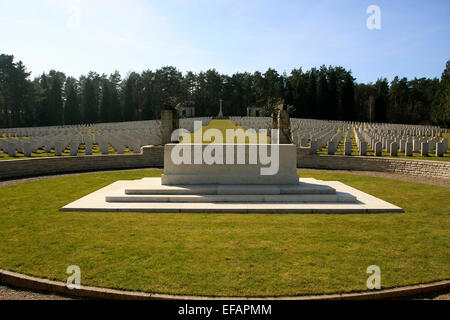 Le cimetière de guerre Becklingen est un cimetière militaire, qui a été construit sous la direction de la Commission des sépultures de guerre du Commonwealth et est sous surveillance. Ce cimetière est situé près du village de Wietzendorf Bockel dans le district nord de Becklingen directl Banque D'Images