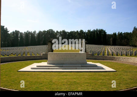 Le cimetière de guerre Becklingen est un cimetière militaire, qui a été construit sous la direction de la Commission des sépultures de guerre du Commonwealth et est sous surveillance. Ce cimetière est situé près du village de Wietzendorf Bockel dans le district nord de Becklingen directl Banque D'Images