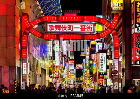 TOKYO - Le 13 novembre : des panneaux dans le théâtre Kabuki-cho Shinjuku Novembre 13, 2014 district de Tokyo, JP. La région est un nightlife distri Banque D'Images