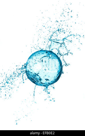 Abstract water ball splash isolé sur fond blanc. Banque D'Images