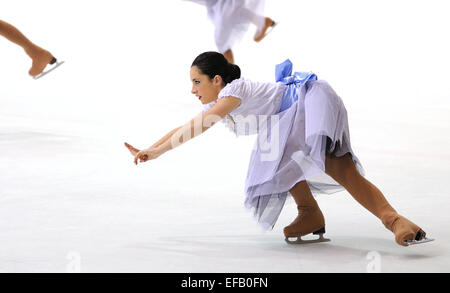 Barcelone - Mai 03 : jeune équipe d'une école de patinage sur glace se produit à l'International Cup Ciutat de Barcelona. Banque D'Images