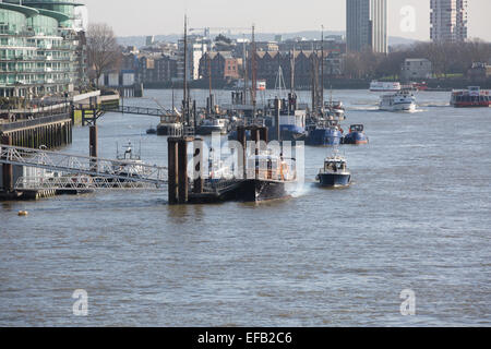 L'Havengore amarré à l'extérieur à Wapping Londres HMS Président le matin du 50e anniversaire des funérailles de Winston Churchill Banque D'Images