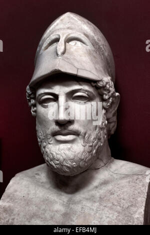 Buste de Périclès portant l'inscription "Périclès, fils de Xanthippe, l'Athenian". Copie romaine après un original grec du ca. 430 AV. ( Musée du Vatican Rome Italie ) 495 - 429 av. J.-C. Périclès homme d'État grec orator et général d'Athènes Banque D'Images