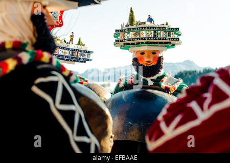 Les hommes en costume de masques. Capturés au cours de 2015 Waldstatt Alter Silvester,Suisse Banque D'Images