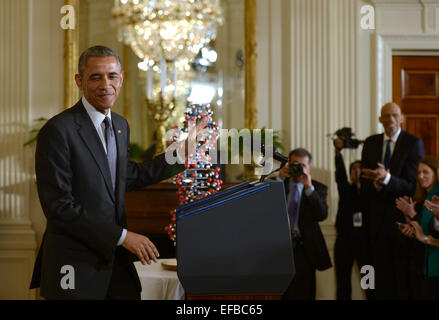 Washington, DC, USA. 30Th Jan, 2015. Le président des États-Unis, Barack Obama quitte après avoir parlé de la médecine au cours d'un événement dans l'East Room à la Maison Blanche à Washington, DC, États-Unis, le 30 janvier 2015. Le président américain Barack Obama a dévoilé vendredi les détails d'un nouvel effort de recherche médicale Médecine de précision appelée Initiative, disant qu'il va demander au Congrès 215 millions de dollars américains, à l'investissement dans son budget 2016 Plan directeur attendues pour la semaine prochaine. © Yin Bogu/Xinhua/Alamy Live News Banque D'Images