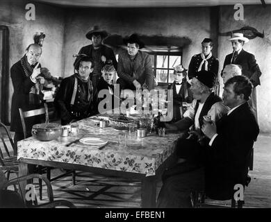 THOMAS MITCHELL, JOHN WAYNE, LOUISE PLATT, ANDY DEVINE, GEORGE BANCROFT, CLAIRE TREVOR, John Carradine, STAGECOACH, 1939 Banque D'Images