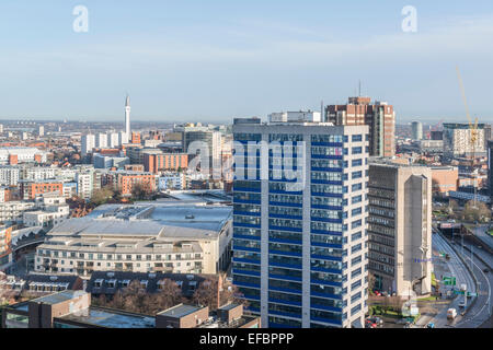 Les immeubles de bureaux à Birmingham, vus de l'Hagley Road. Banque D'Images