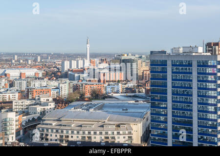 Les immeubles de bureaux à Birmingham, vus de l'Hagley Road. Banque D'Images