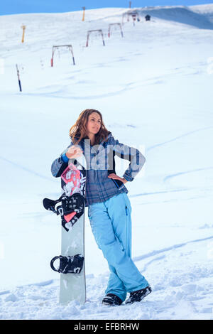 Les jeunes snowboarder girl Banque D'Images