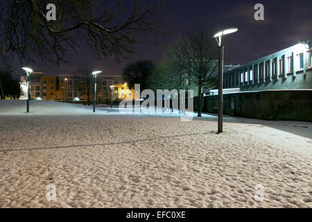 Jardin de roses, Gorbals de nuit après une chute de neige. Banque D'Images