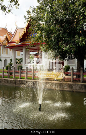 Thaïlande - Fontaine de la Prem Prachakon Canal à Bangkok Wat Benchamabophit Dusitvanaram Ratchaworawiharn, le Temple de marbre Banque D'Images