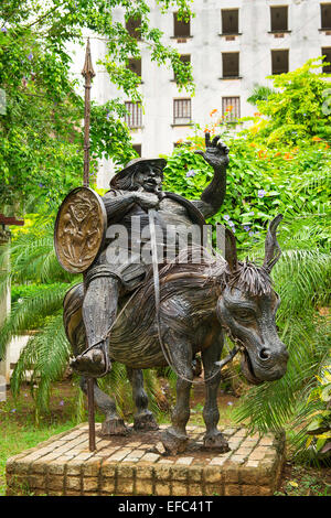 Cuba Vieille Havane Calle Obrapia contemporain moderne statue de Sancho Panza serviteur compagnon de Don Quichotte Don Quijote de La Mancha Banque D'Images