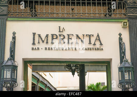 La Vieille Havane Cuba La Habana Vieja Calle Mercaderes La Imprenta Bar Restaurant Le Café Banque D'Images