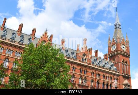 Détail architectural de la gare St Pancras à Londres tran Banque D'Images